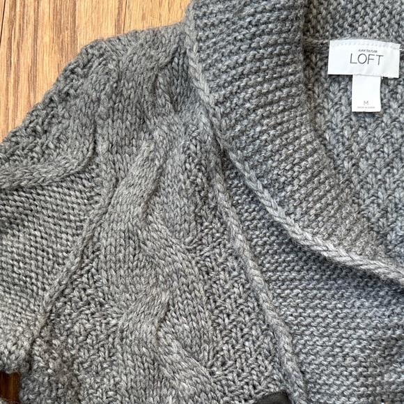 LOFT Gray Cable Knit Cardigan Toggle Closure Cozy Sweater Size Medium - Picture 3 of 10